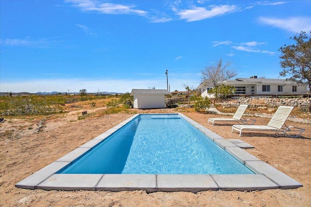 view of swimming pool