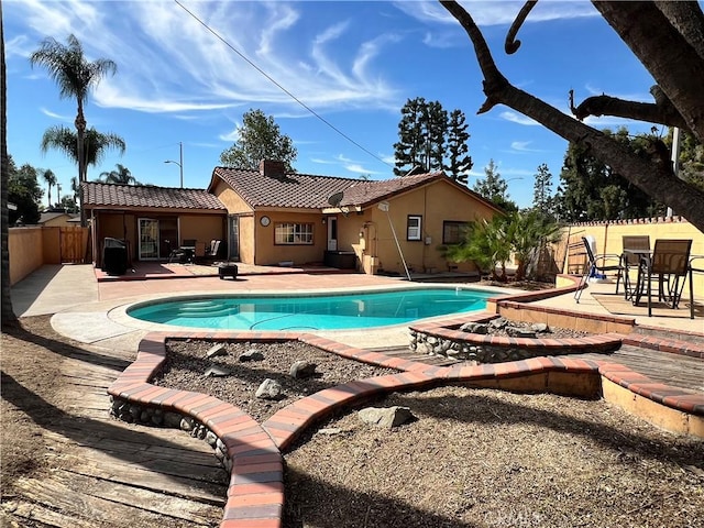 view of swimming pool featuring a patio