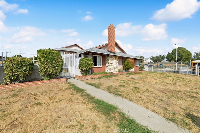 view of front of property with a front yard