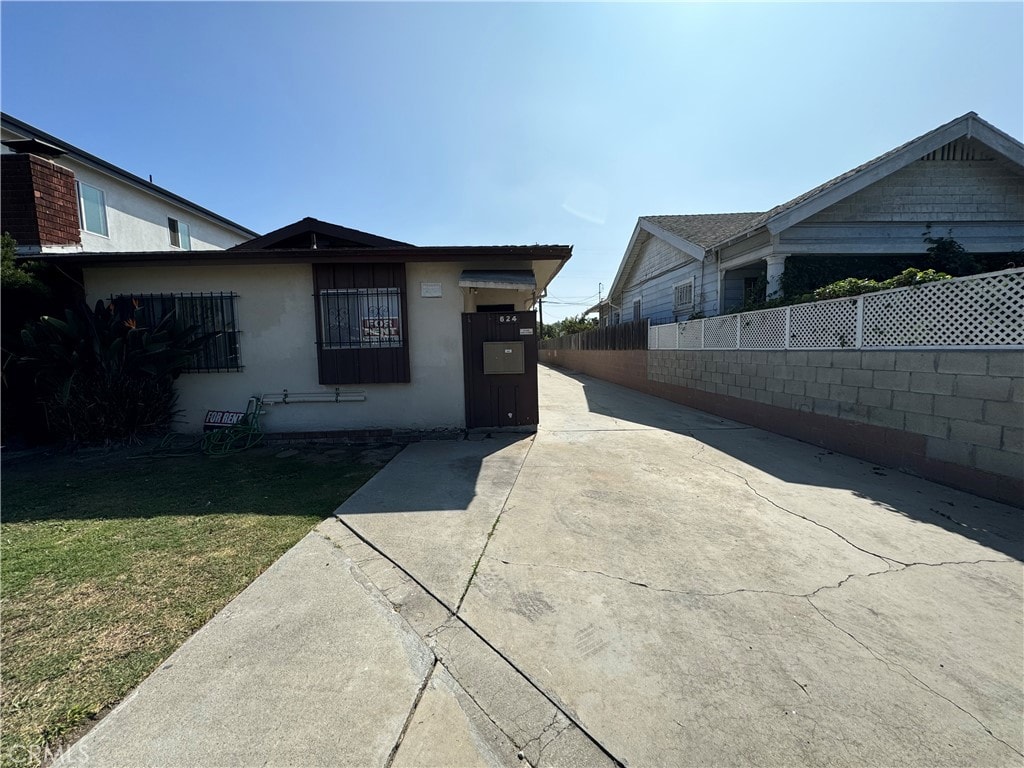 exterior space featuring a yard