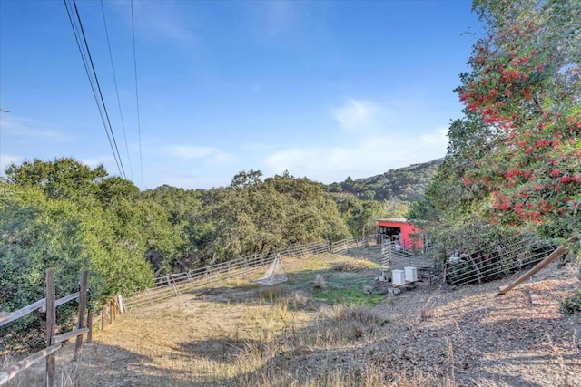 view of yard featuring a rural view