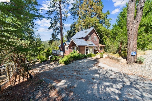 bungalow-style house featuring a wooden deck