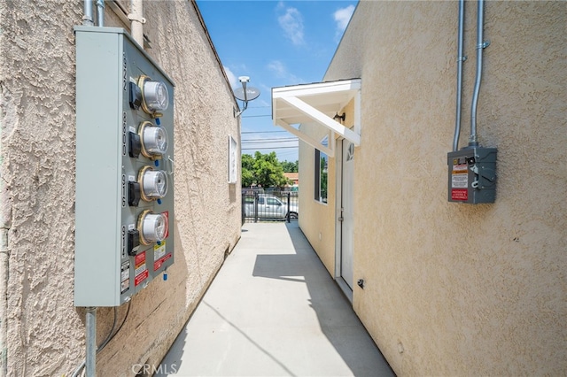 916 W 88th St, Los Angeles, CA 90044 - view of side of property with fence and stucco siding
