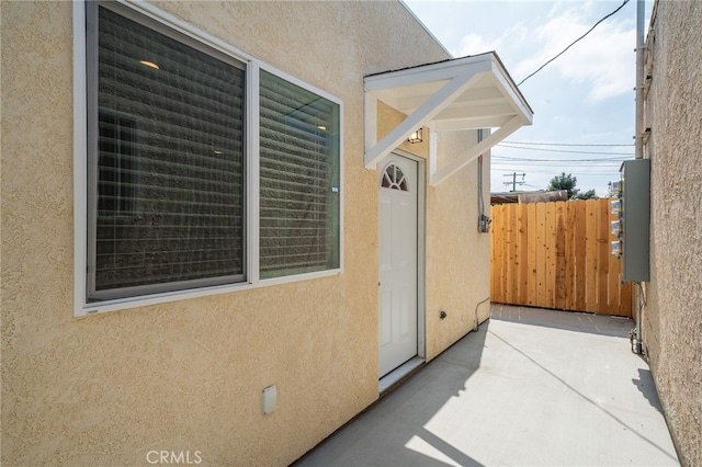 916 W 88th St, Los Angeles, CA 90044 - view of patio featuring fence