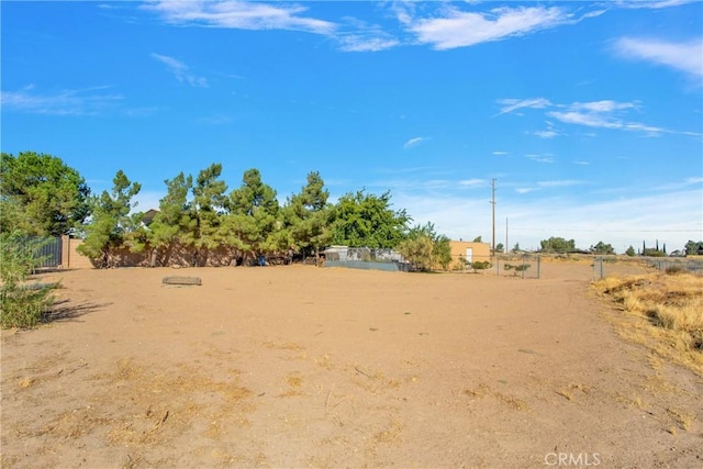 view of yard featuring a rural view