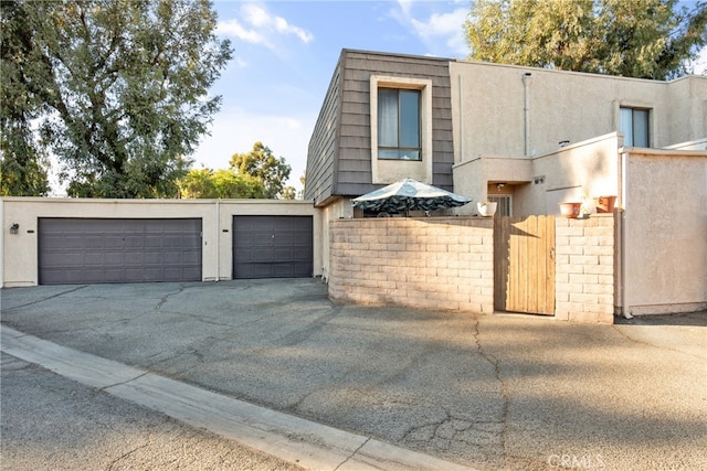 view of front facade featuring a garage