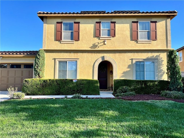 view of front of home featuring a front lawn and a garage