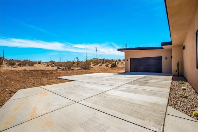 view of yard with a garage