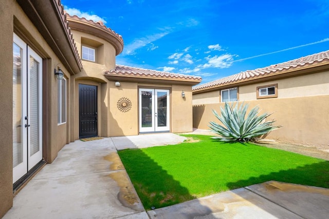 view of yard featuring a patio area