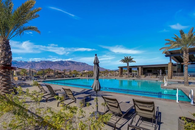 view of swimming pool featuring a mountain view