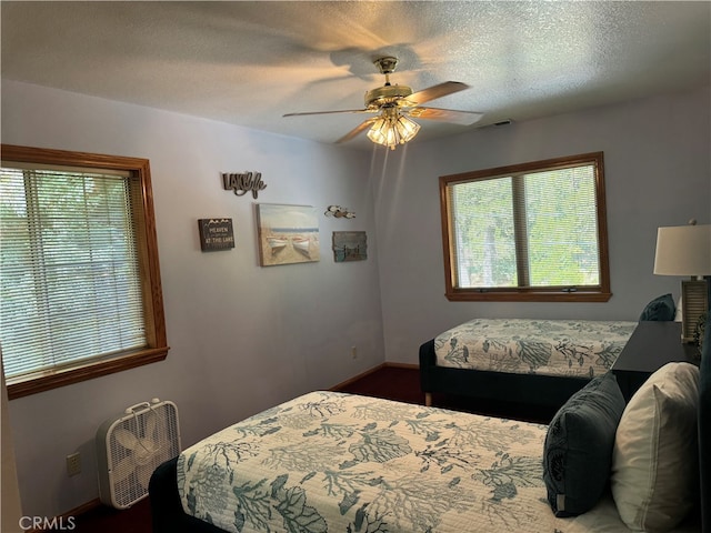 bedroom featuring ceiling fan and a textured ceiling