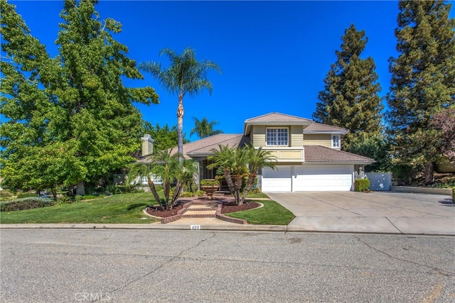 view of front of property featuring a front lawn and a garage