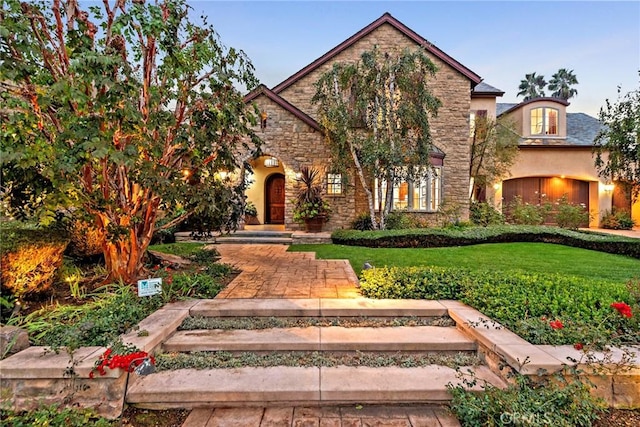 view of front of home featuring a front lawn