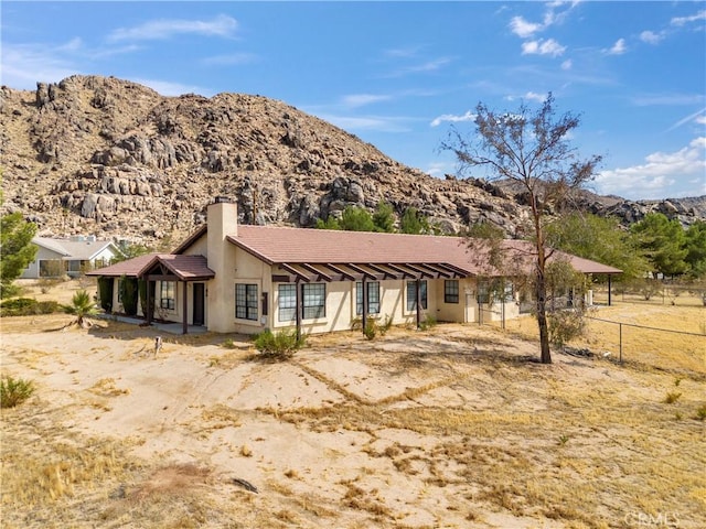 single story home featuring a mountain view