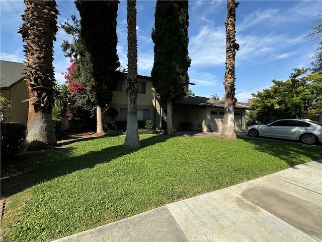 view of front of house featuring a front yard