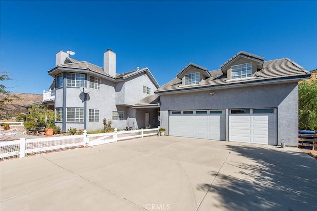 view of front property featuring a garage