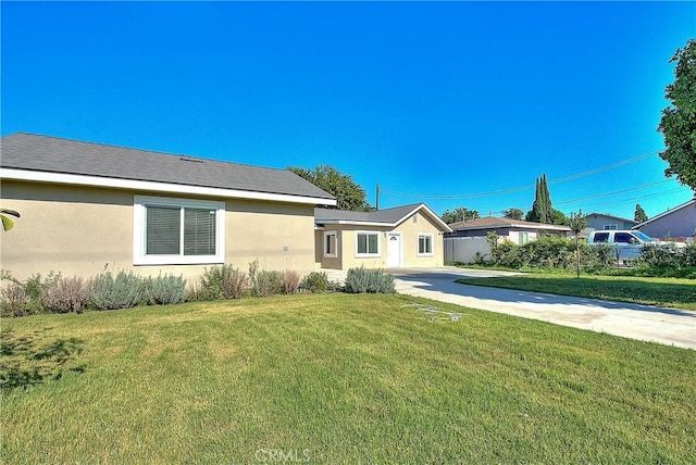 ranch-style home with a front yard