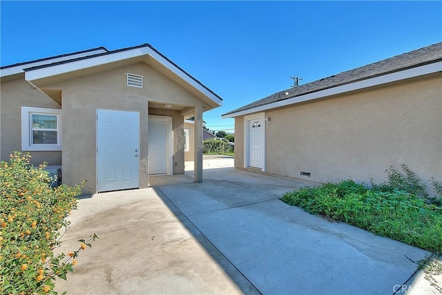 property entrance featuring a patio