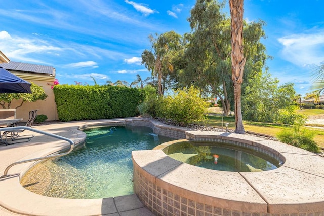 view of pool with an in ground hot tub and a patio area