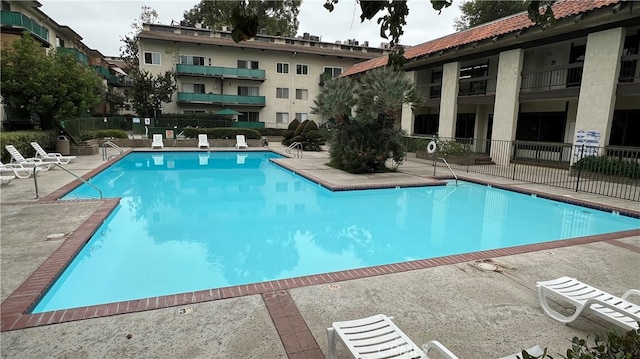 view of swimming pool