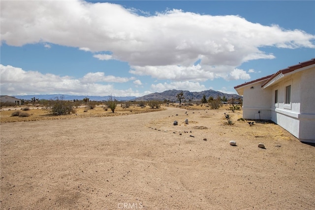 view of yard with a mountain view