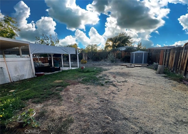 view of yard with a storage shed