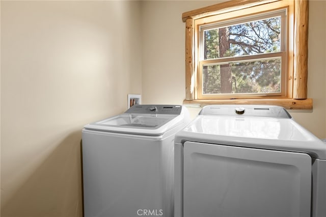 laundry room featuring washer and clothes dryer