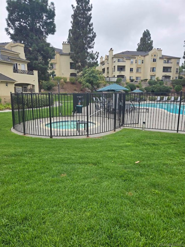 view of swimming pool featuring a lawn