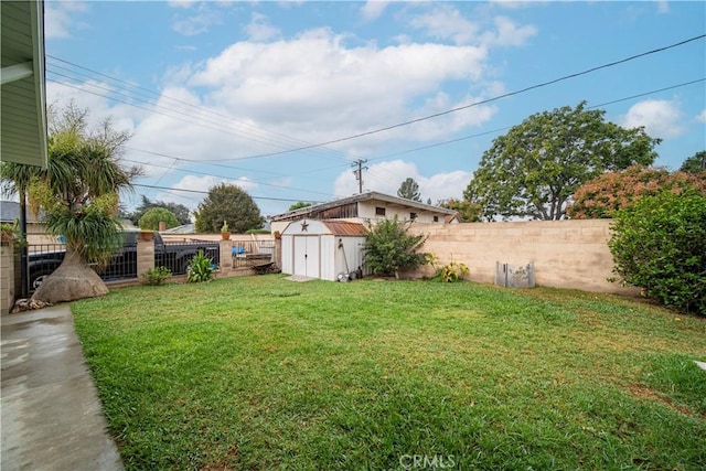 view of yard with a storage unit