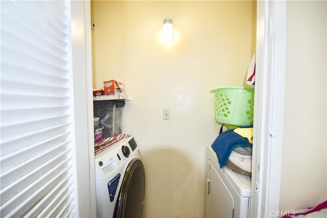 laundry room with washing machine and dryer