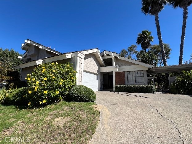 view of front of house featuring a garage