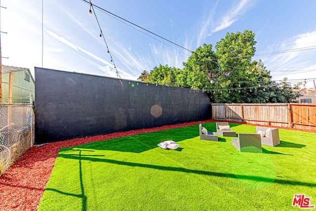 view of yard featuring an outdoor living space