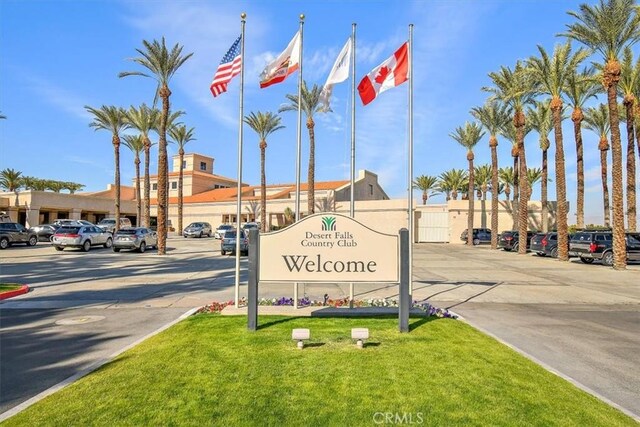 community sign featuring a lawn