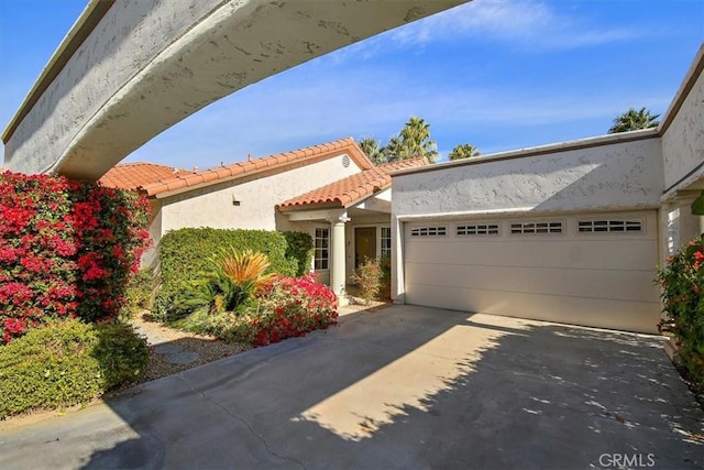 view of front facade with a garage