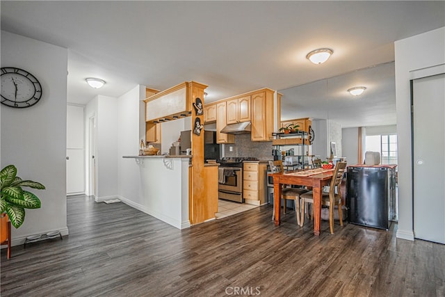 kitchen with stainless steel gas range oven, tasteful backsplash, dark wood-type flooring, light brown cabinets, and kitchen peninsula