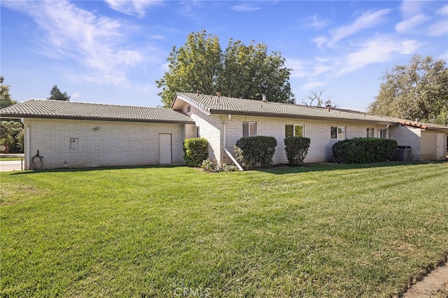 view of front of house featuring a front yard