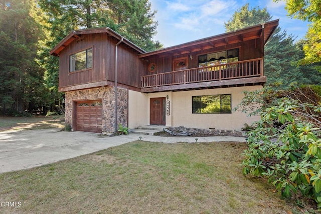 view of front facade featuring a balcony, a garage, and a front lawn