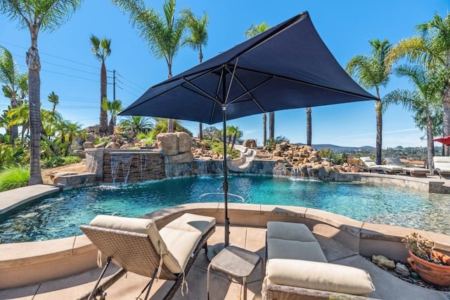 view of pool with pool water feature