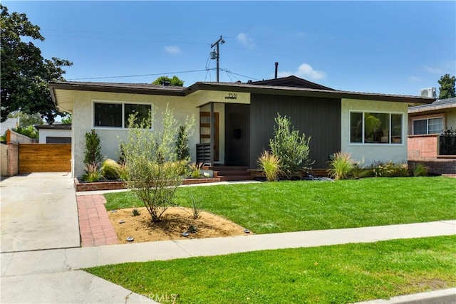 view of front facade with a front lawn