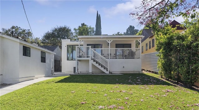 rear view of house featuring a lawn