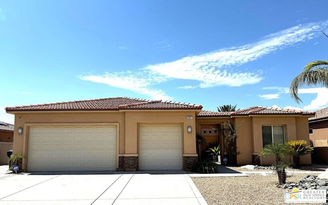 view of front facade featuring a garage