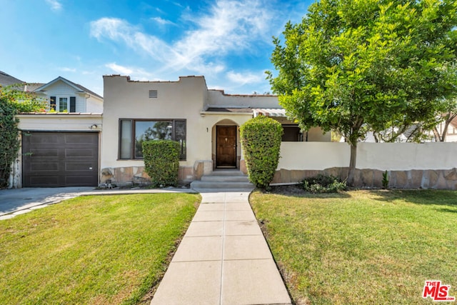 view of front of home featuring a front yard and a garage