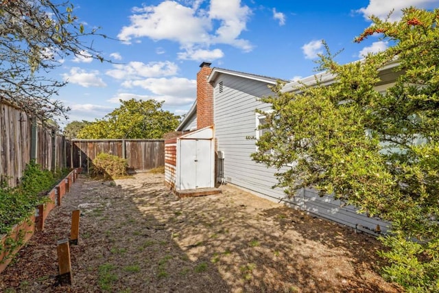 view of yard with a shed