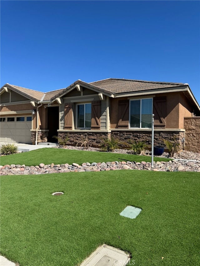 view of front of house with a front lawn and a garage