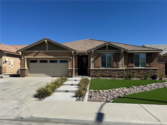 view of front of property featuring a front yard and a garage