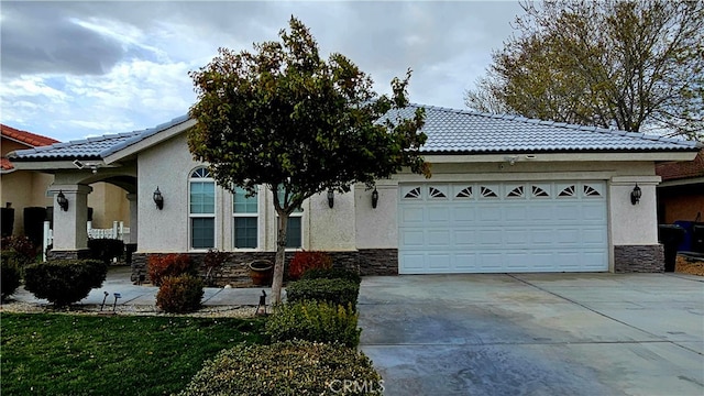 view of front facade with a garage