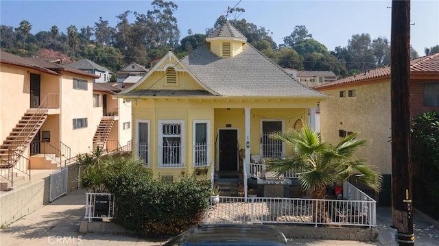 view of front facade featuring covered porch