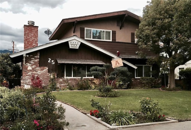 view of front of house with a front lawn