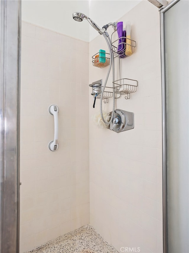 details featuring a shower with shower door