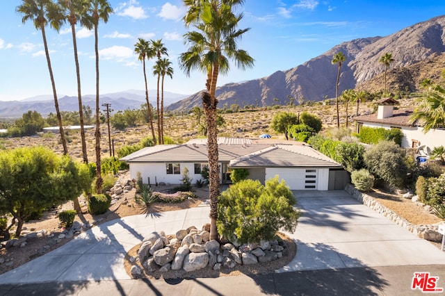 view of front of property featuring a mountain view and a garage